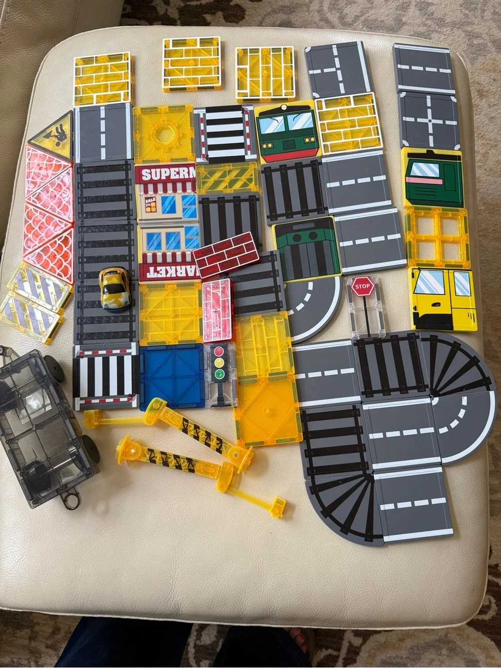 Magnetic tiles